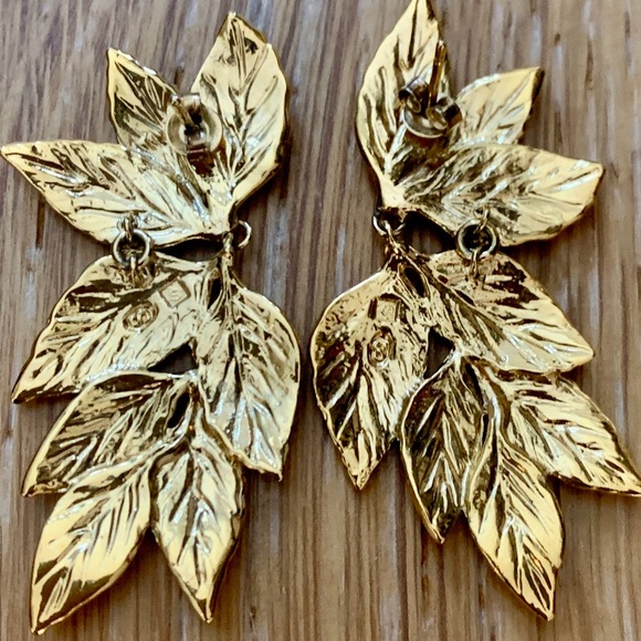 Sezane Bianca gold leaf drop earrings RARE - Picture 10 of 11